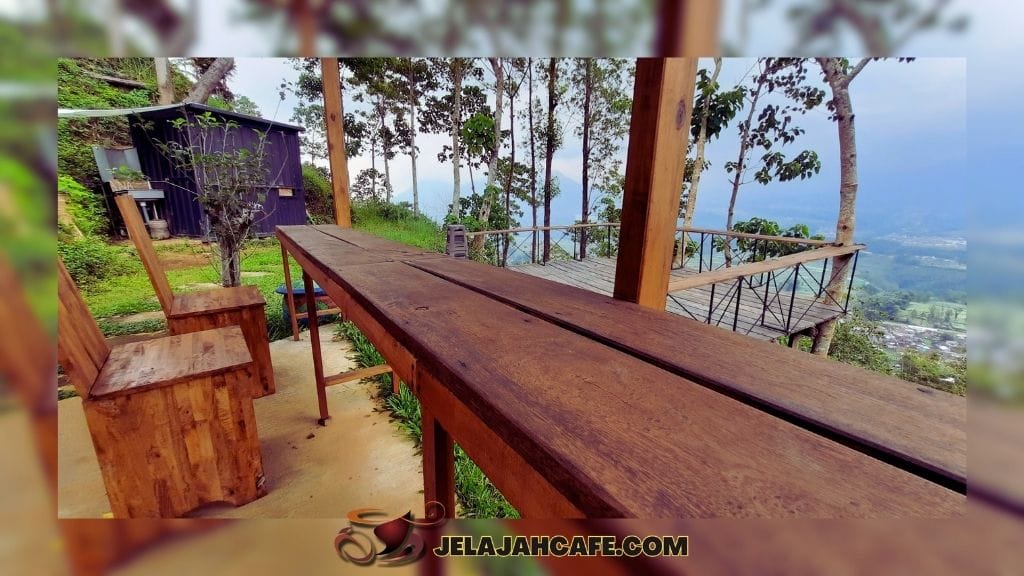 Suasana di Bukit Nirwana Cafe