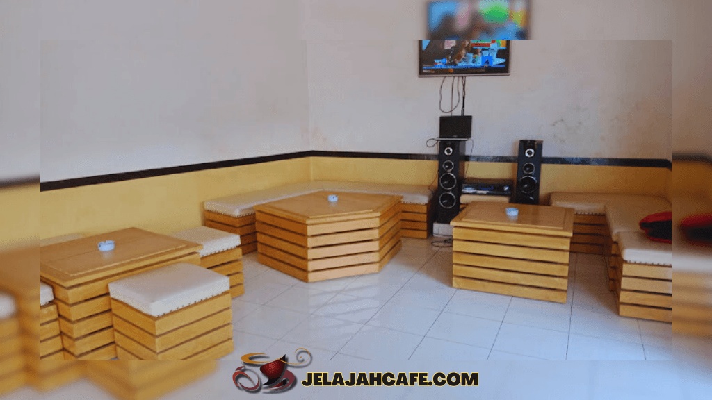 Suasana di Thirteen Cafe
